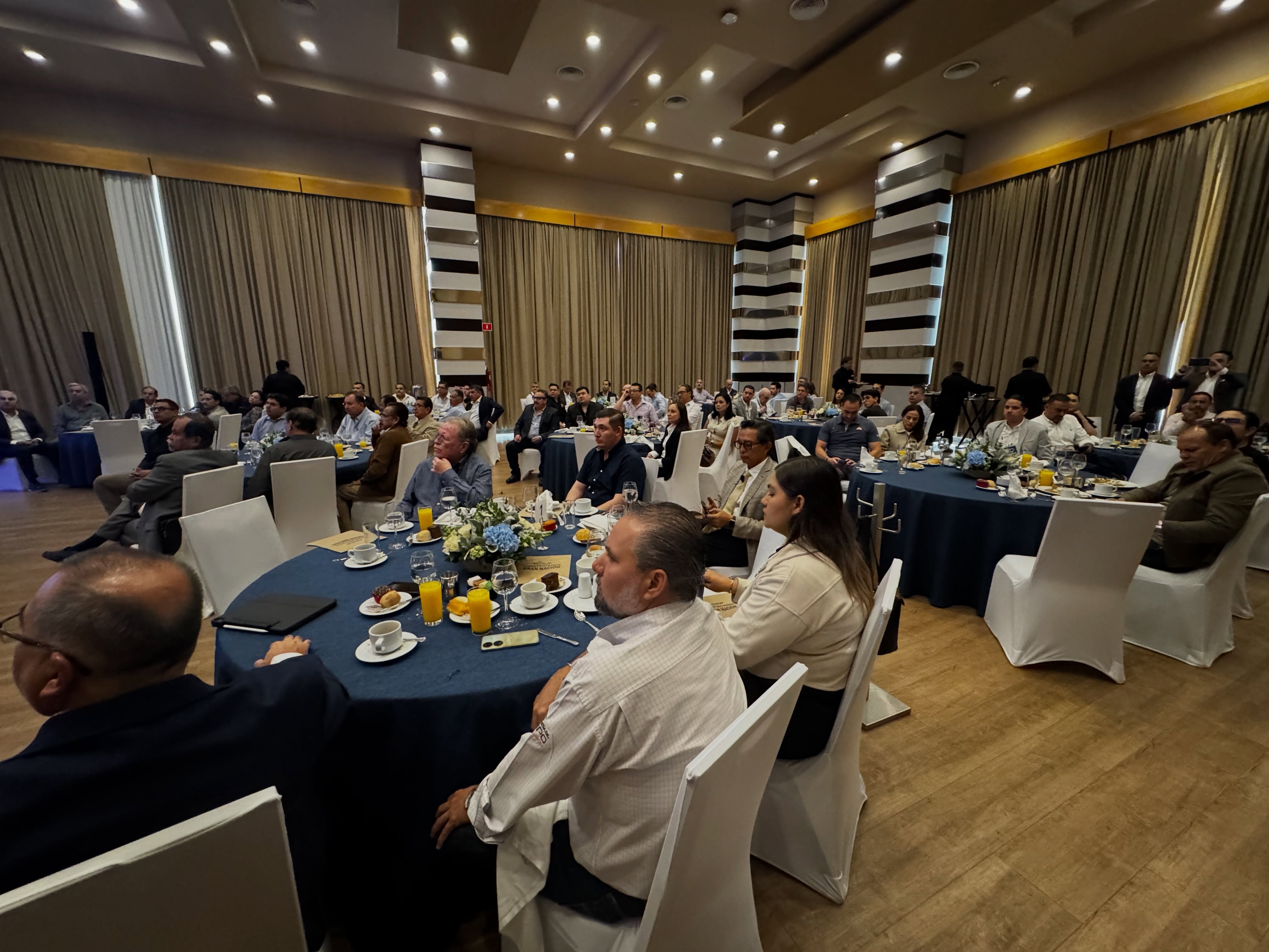 Panel Rey reunió a socios comerciales de distintas regiones del país