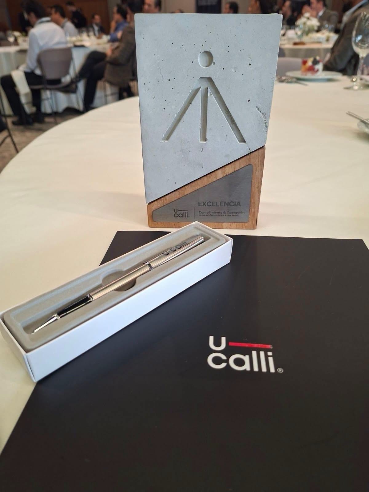 Panel Rey recibe reconocimiento a la Excelencia en Cumplimiento y Operación durante el Suppliers Day de U-Calli