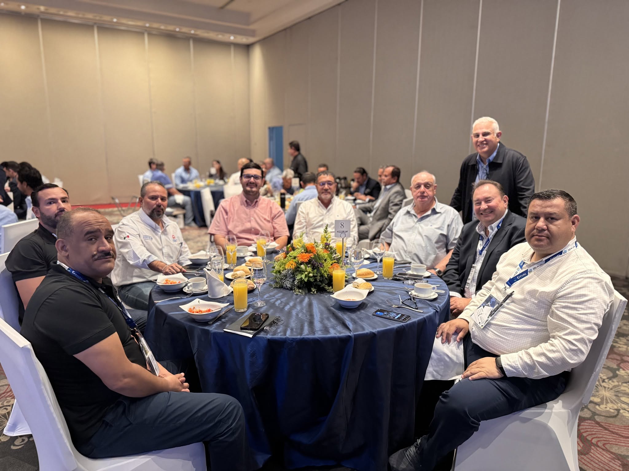 Gran Desayuno con Distribuidores Panel Rey de México y Latinoamérica