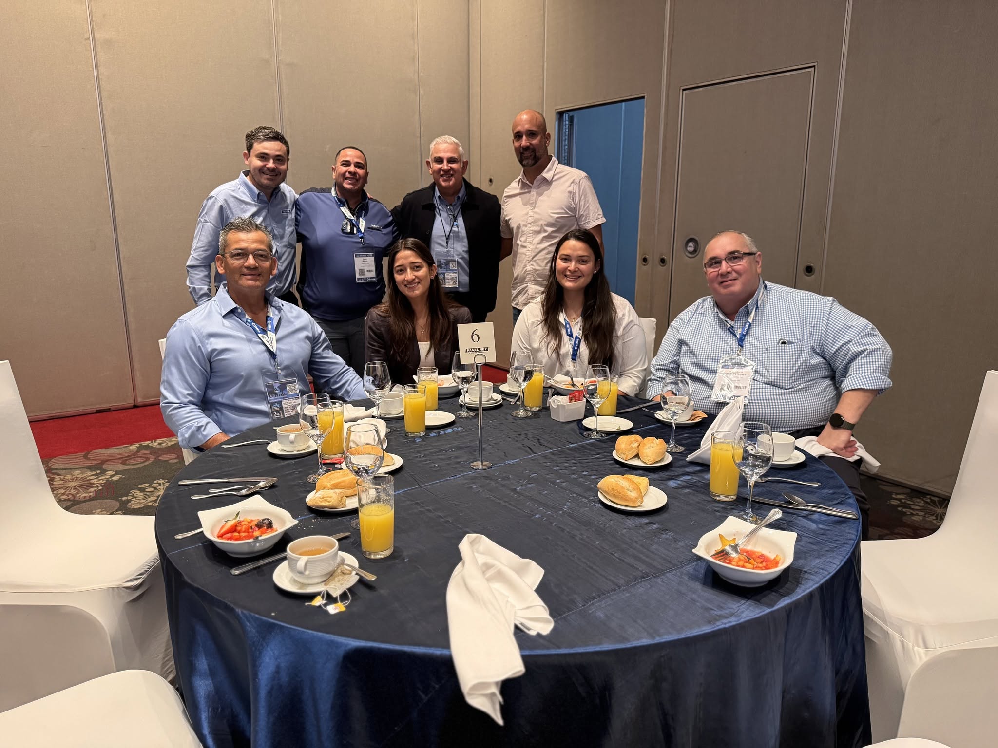 Gran Desayuno con Distribuidores Panel Rey de México y Latinoamérica