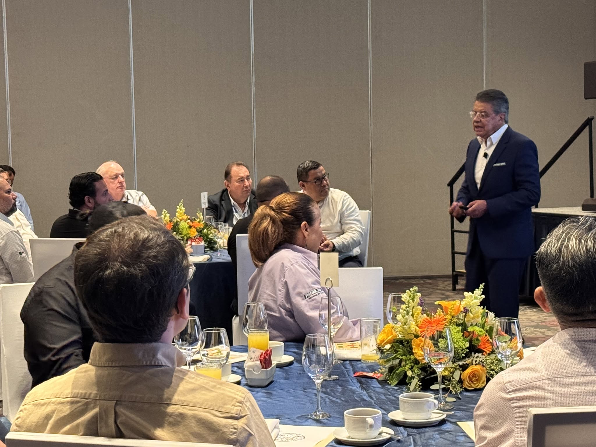 Gran Desayuno con Distribuidores Panel Rey de México y Latinoamérica