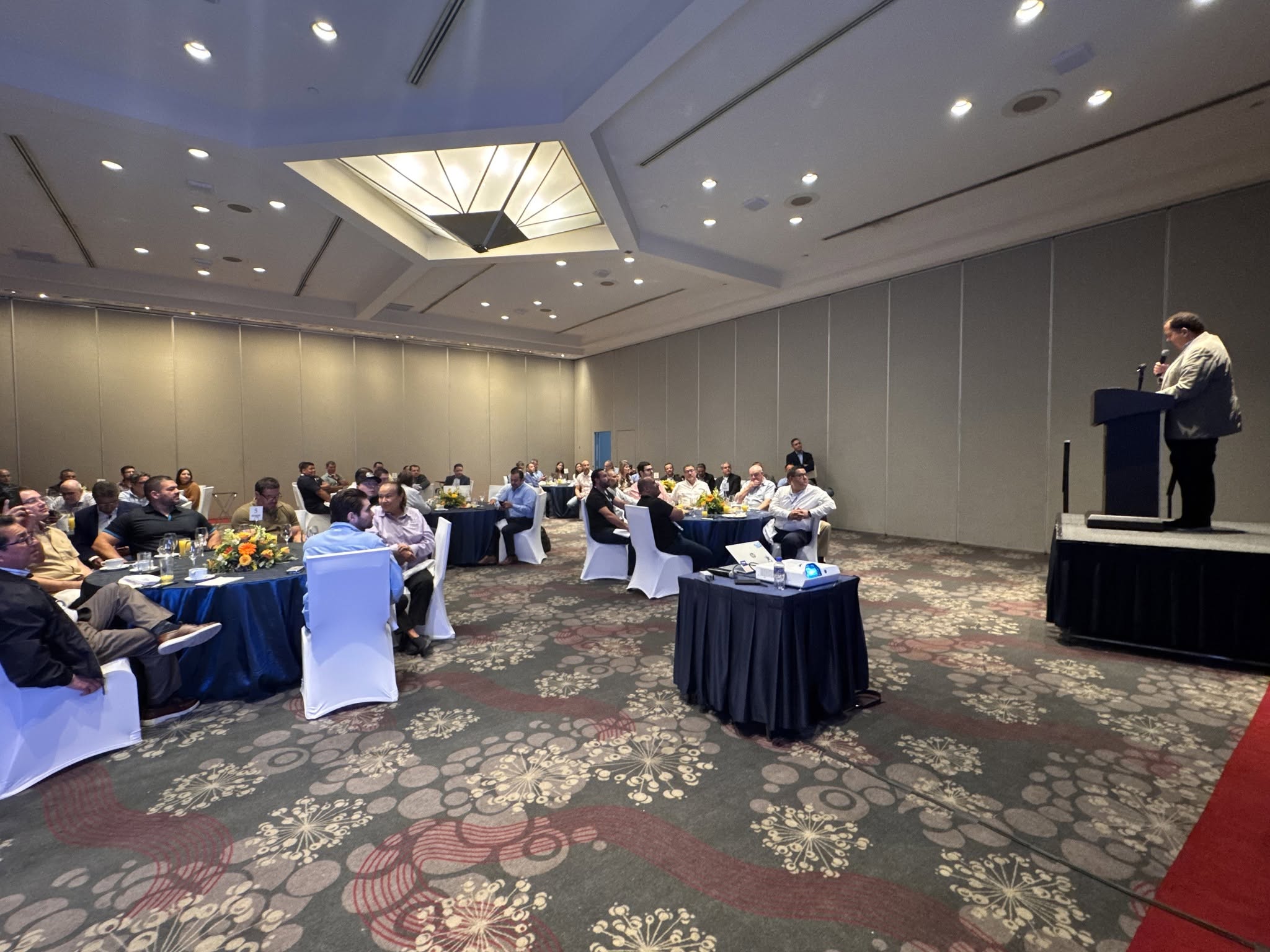 Gran Desayuno con Distribuidores Panel Rey de México y Latinoamérica