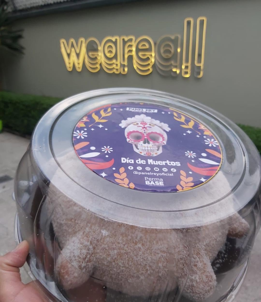 Visitas a despachos y socios comerciales en Dia de Muertos con pan de muerto