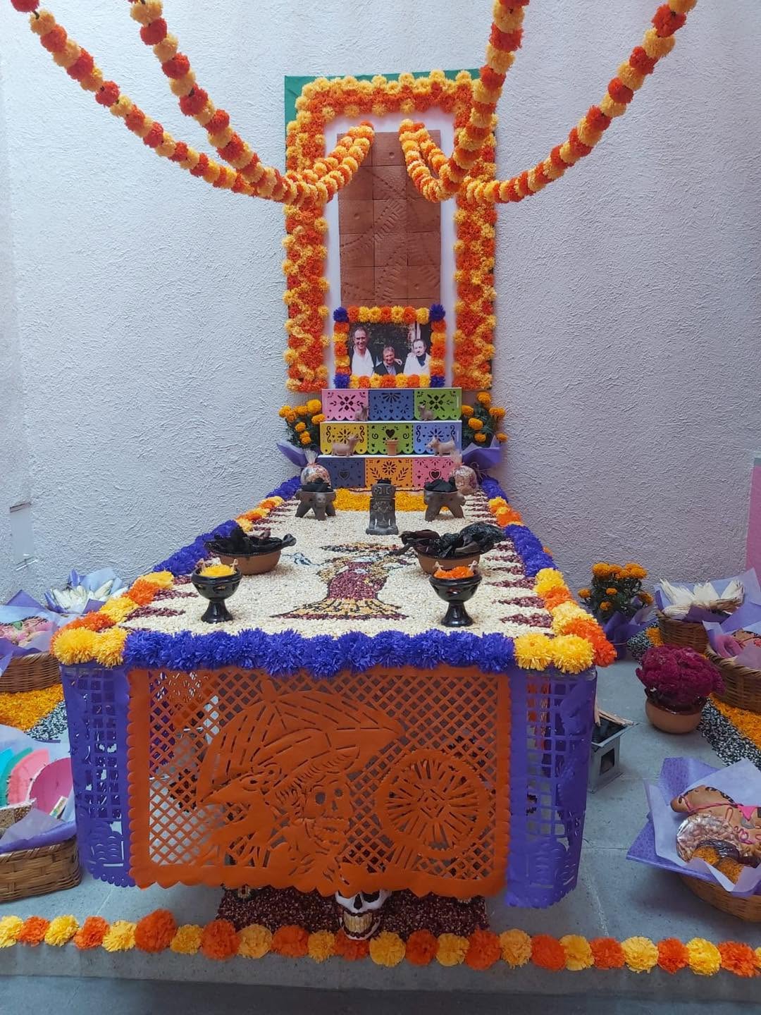 Visitas a despachos y socios comerciales en Dia de Muertos con pan de muerto