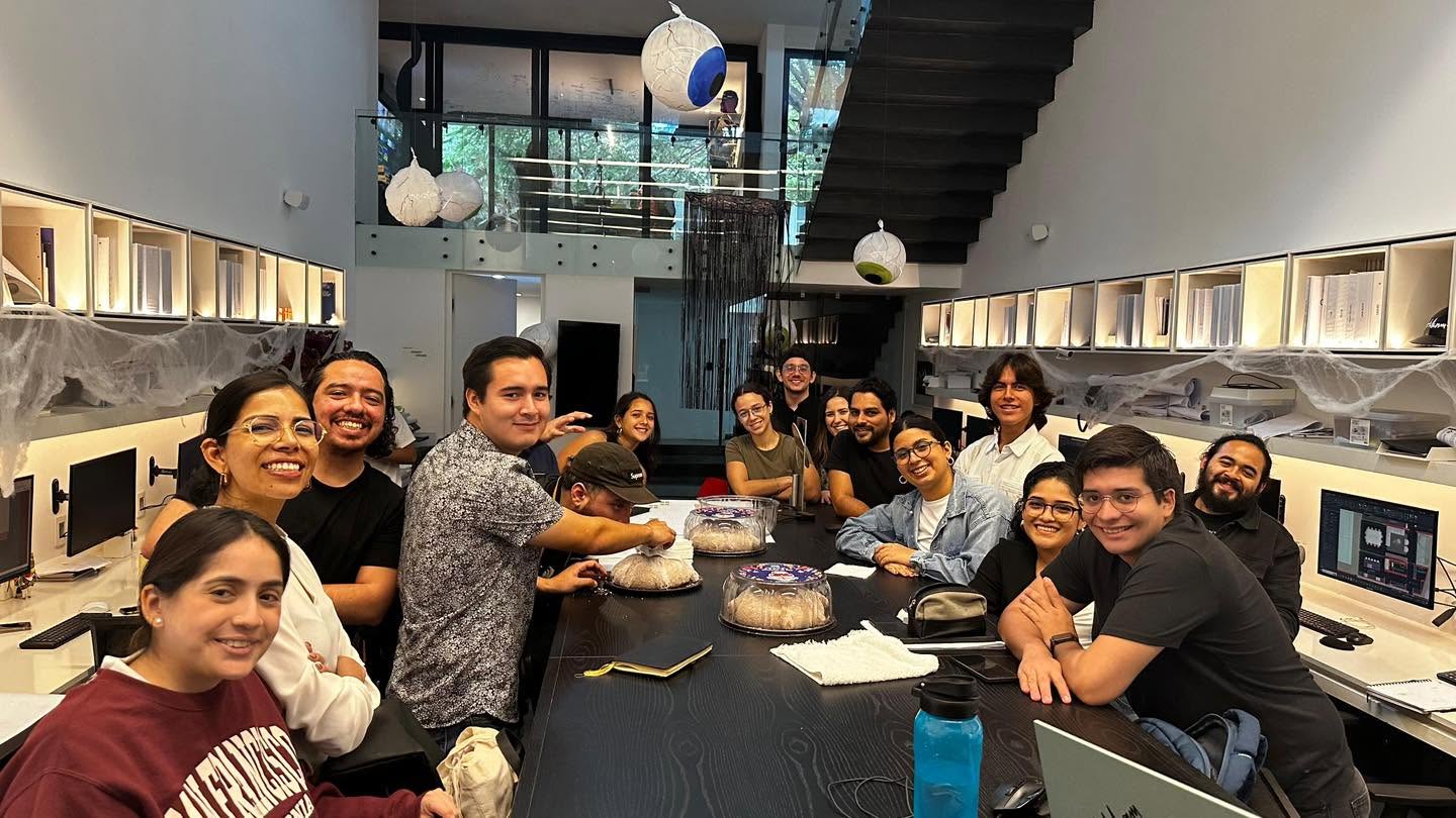 Visitas a despachos y socios comerciales en Dia de Muertos con pan de muerto