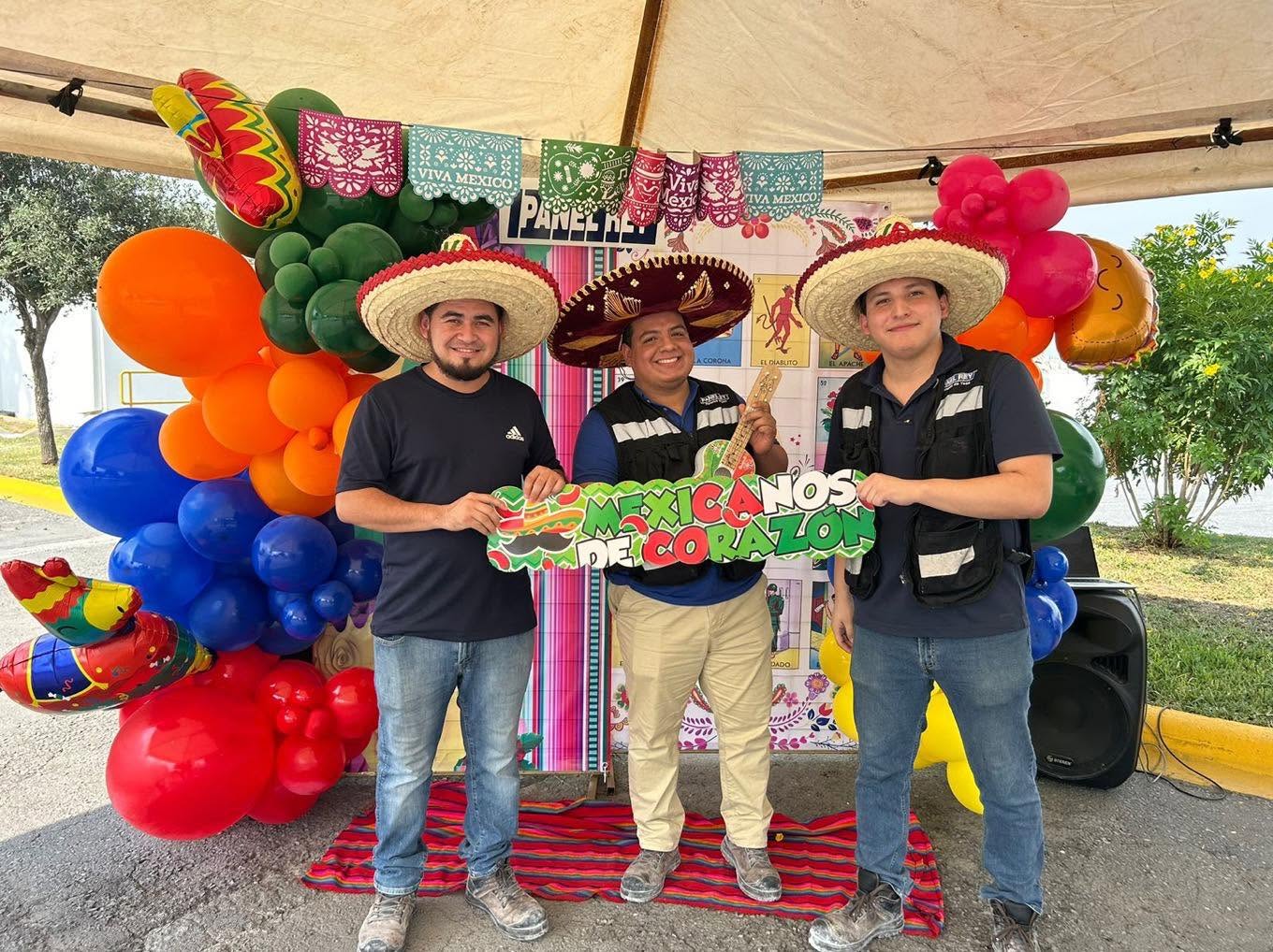 Arranque de festividades patrias en Planta Panel Rey El Carmen