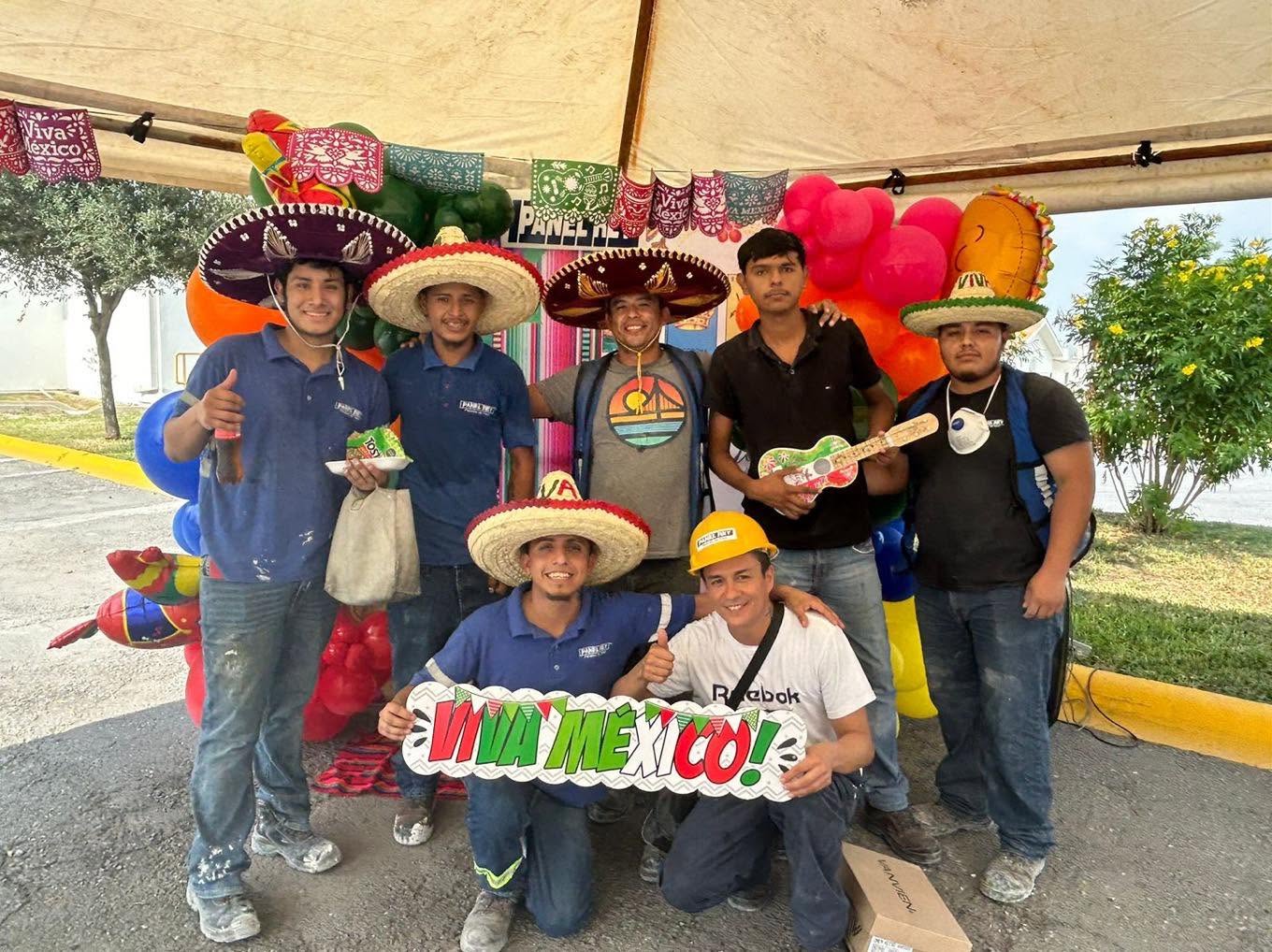 Arranque de festividades patrias en Planta Panel Rey El Carmen