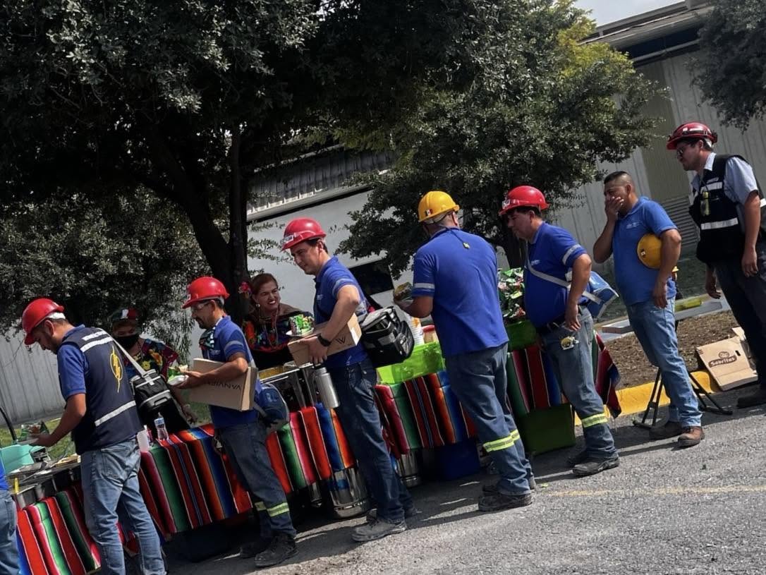 Arranque de festividades patrias en Planta Panel Rey El Carmen