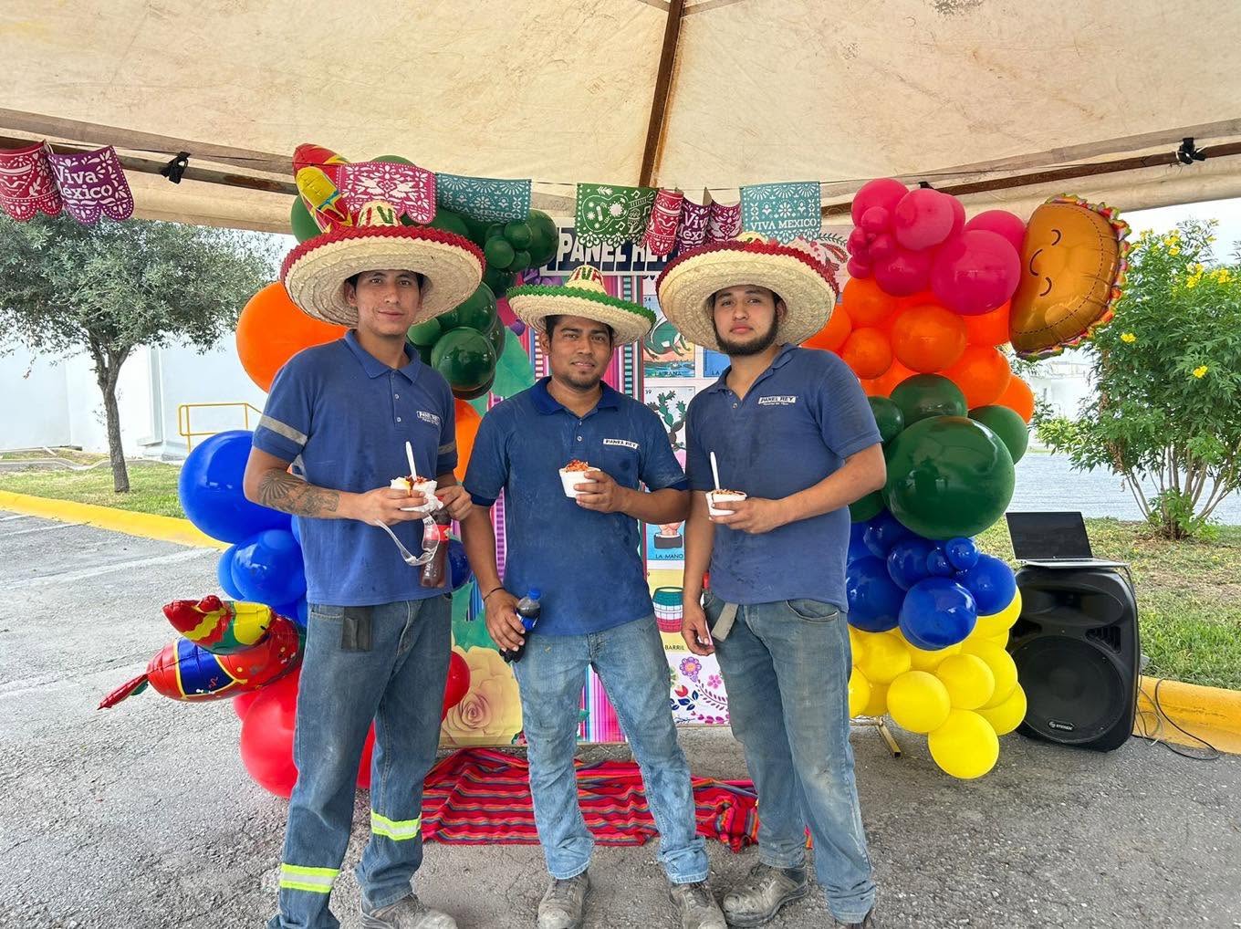 Arranque de festividades patrias en Planta Panel Rey El Carmen