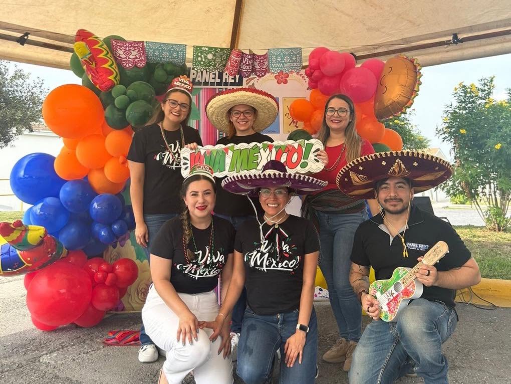 Arranque de festividades patrias en Planta Panel Rey El Carmen
