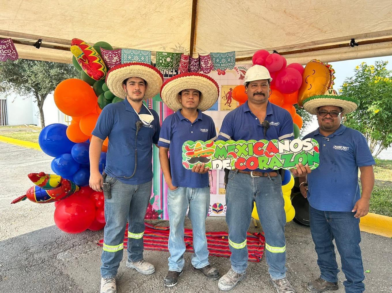 Arranque de festividades patrias en Planta Panel Rey El Carmen