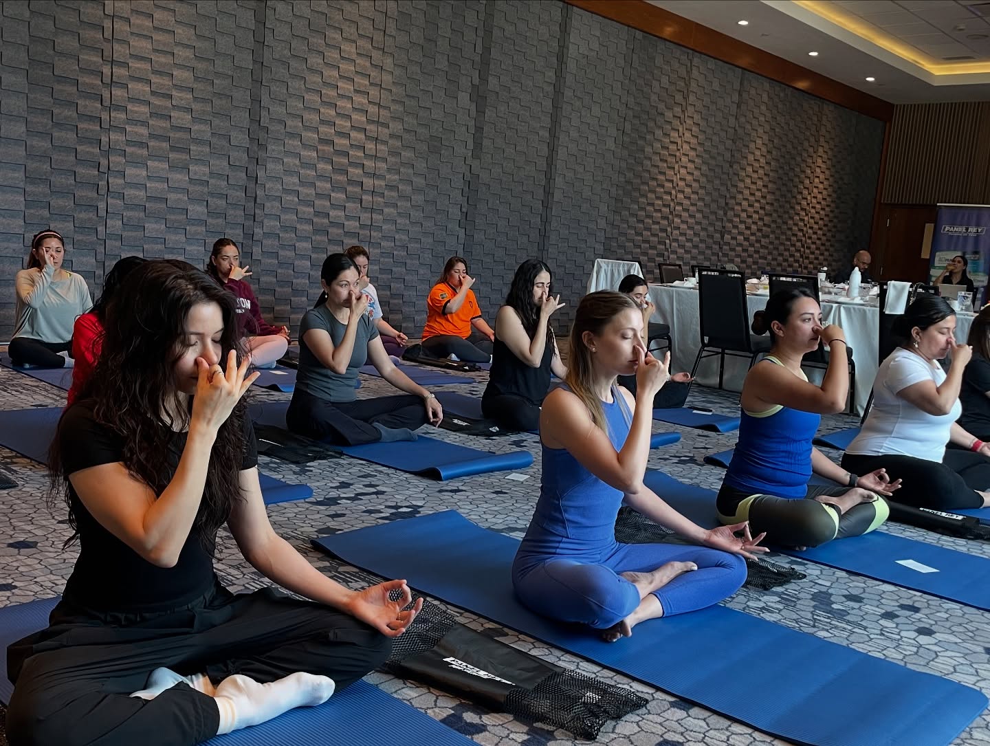ExperienciaPR: Yoga + Brunch + Capacitacion Acustica Panel Rey para Arquitectas