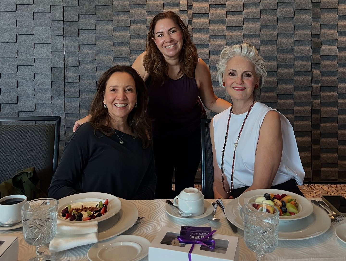 ExperienciaPR: Yoga + Brunch + Capacitacion Acustica Panel Rey para Arquitectas