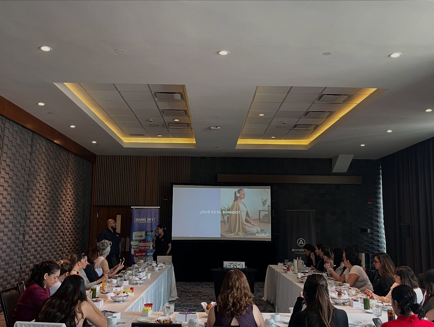 ExperienciaPR: Yoga + Brunch + Capacitacion Acustica Panel Rey para Arquitectas