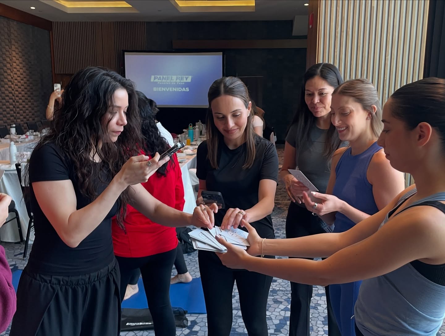 ExperienciaPR: Yoga + Brunch + Capacitacion Acustica Panel Rey para Arquitectas