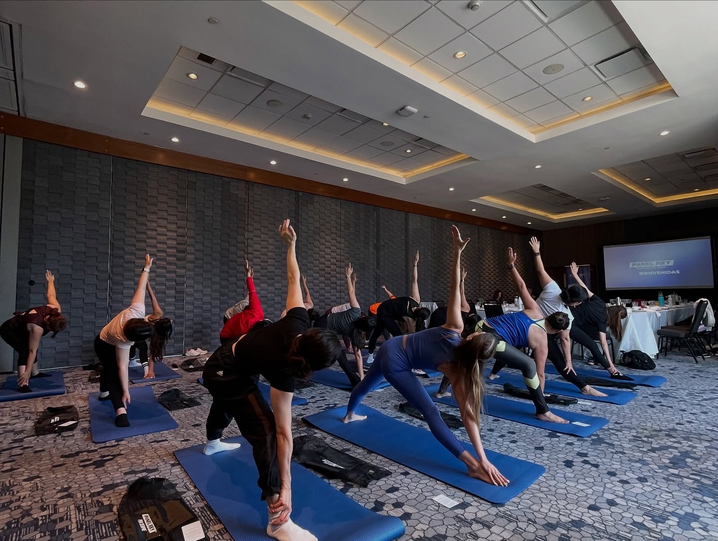 ExperienciaPR: Yoga + Brunch + Capacitacion Acustica Panel Rey para Arquitectas