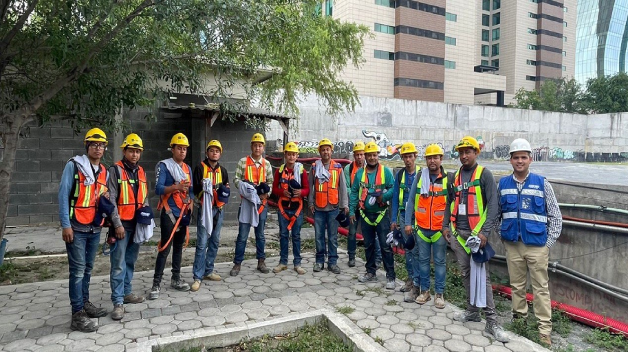 Festejamos a todos nuestros queridos instaladores en el Día de la Santa Cruz 