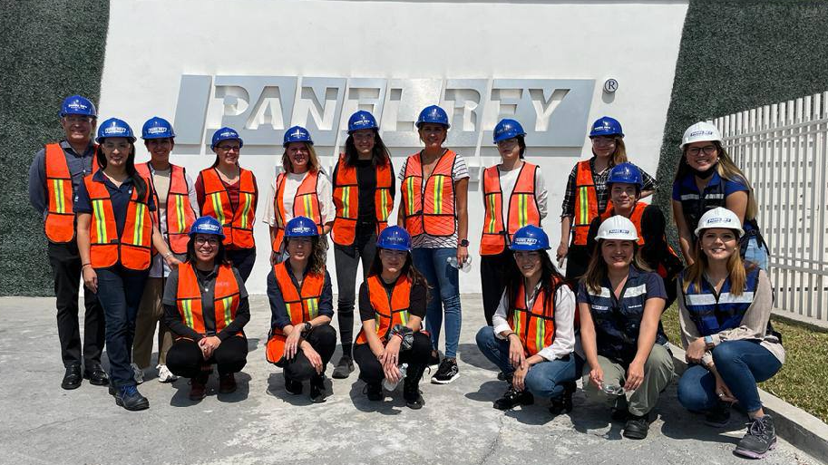 Arquitectas de Ciudad de México y Guatemala visitan Planta El Carmen 