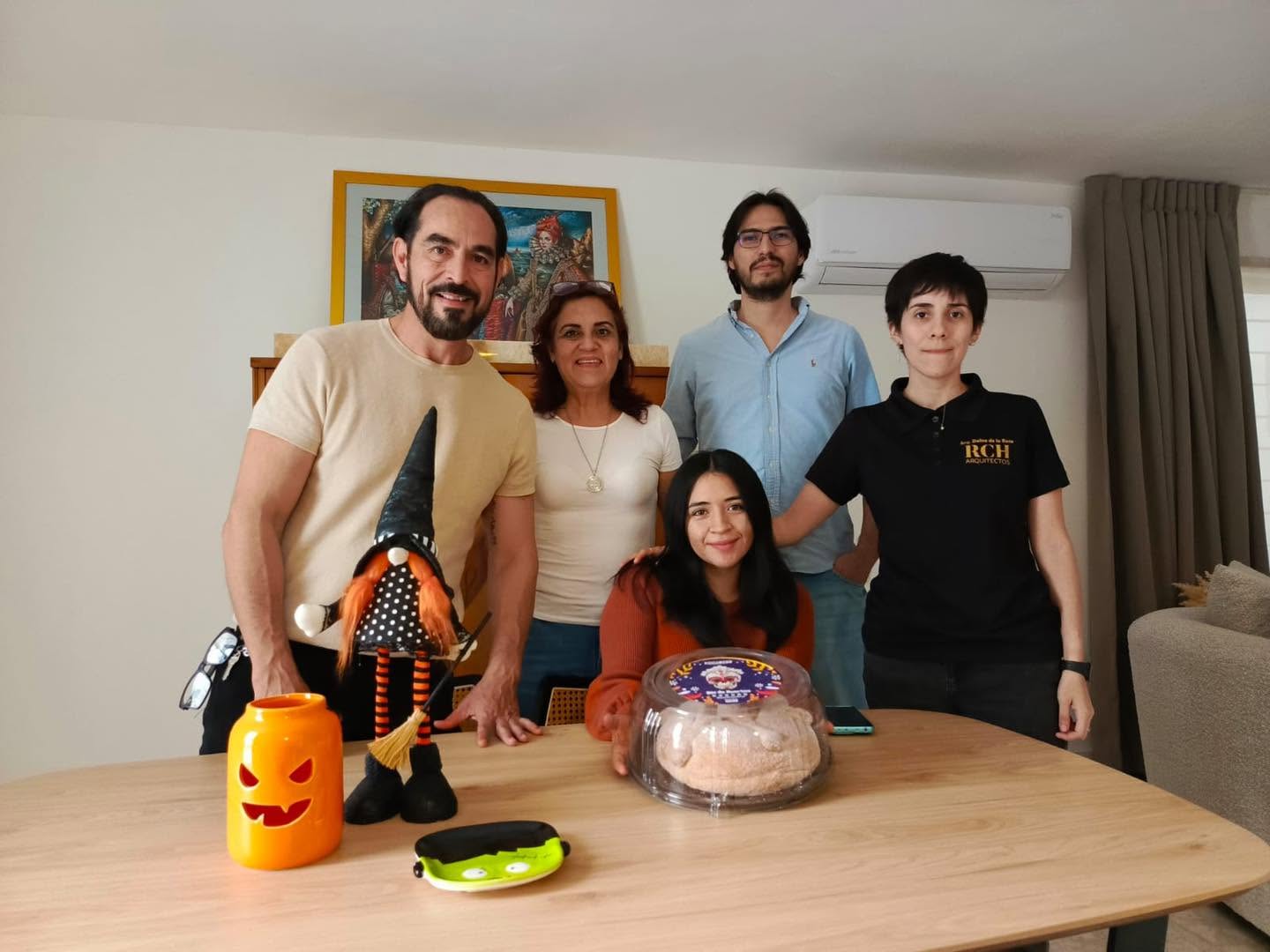 Visitas a despachos y socios comerciales en Dia de Muertos con pan de muerto
