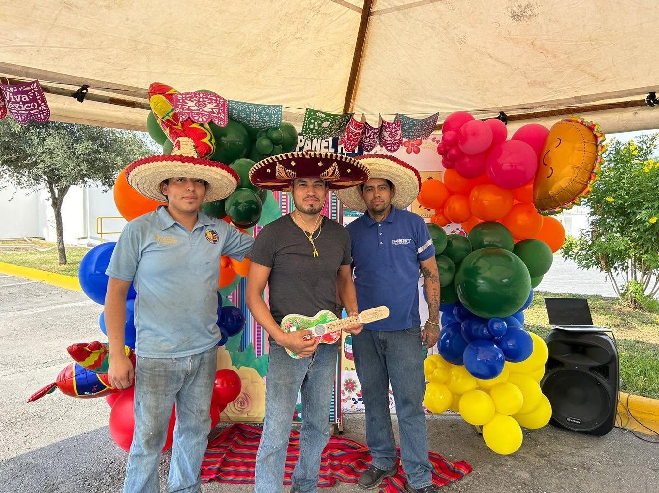 Arranque de festividades patrias en Planta Panel Rey El Carmen