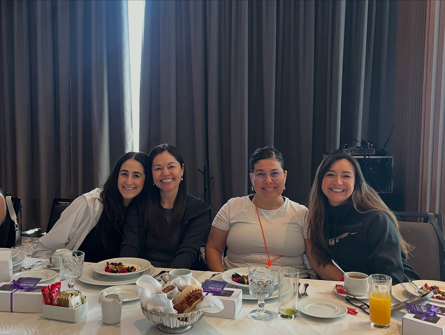 ExperienciaPR: Yoga + Brunch + Capacitacion Acustica Panel Rey para Arquitectas